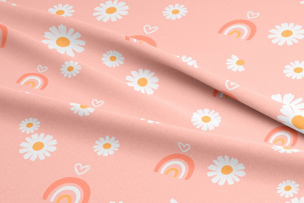 Détail du panneau fond marguerites et arcs-en-ciel – tissu couture enfant Rainbow 2026