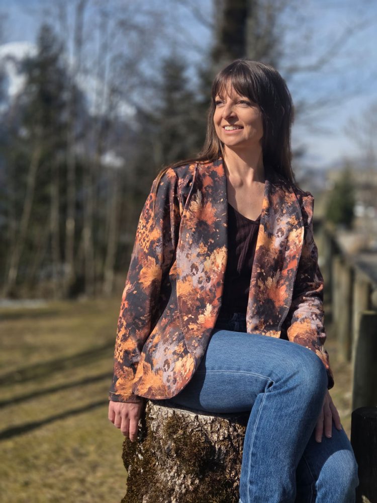 Amaya-17 Veste femme chic à col large à revers – patron couture Amaya