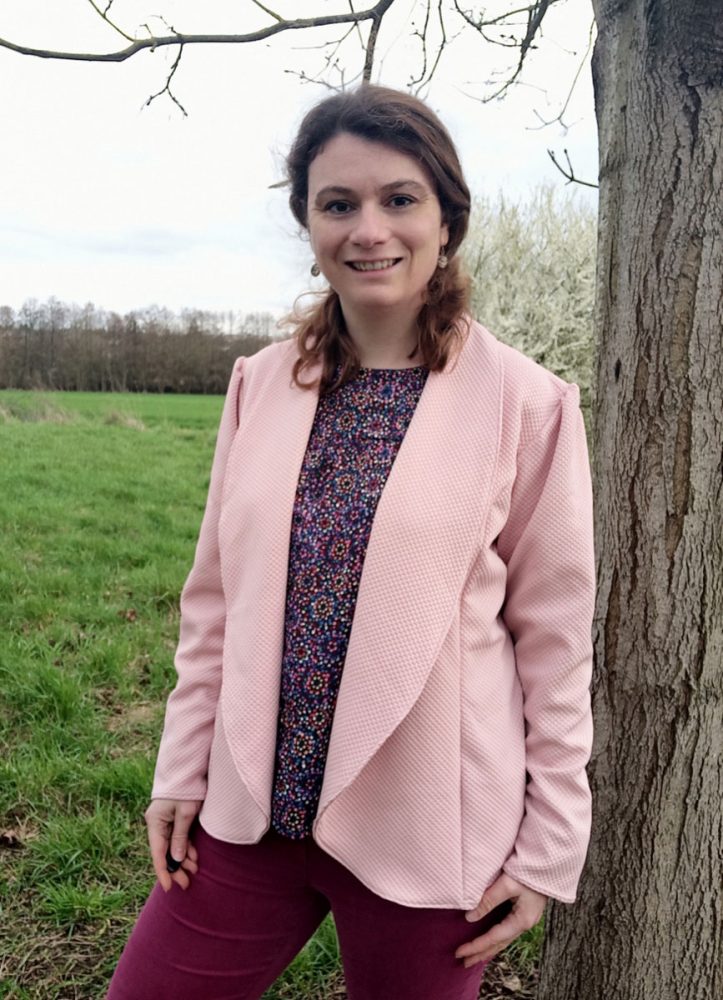 Amaya-33 Silhouette structurée avec col large – patron Amaya femme