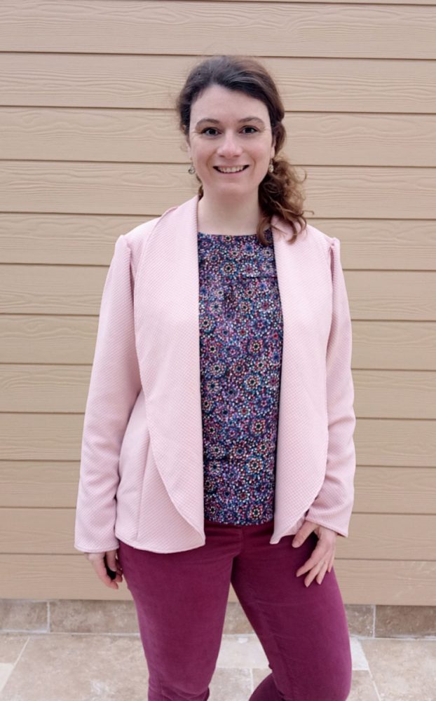 Amaya-34 devant Silhouette structurée avec col large – patron Amaya femme