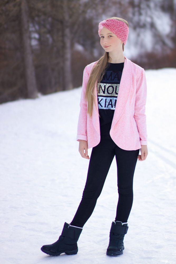 Amaya-48 Veste ado portée avec pantalon – style casual chic