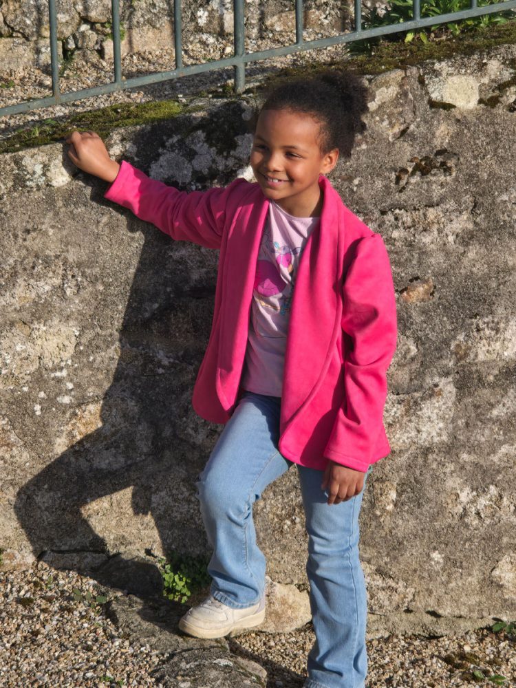 Amaya-5 Détail col large à revers – Veste fille Amaya